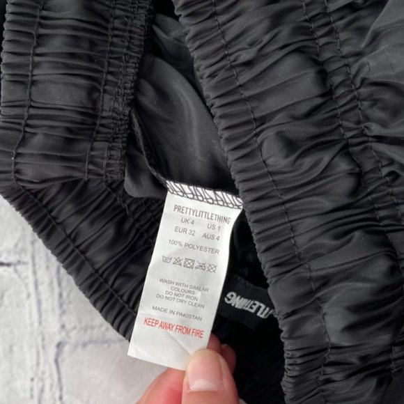 Pretty Little Thing Black Shell Short - Picture 9 of 11